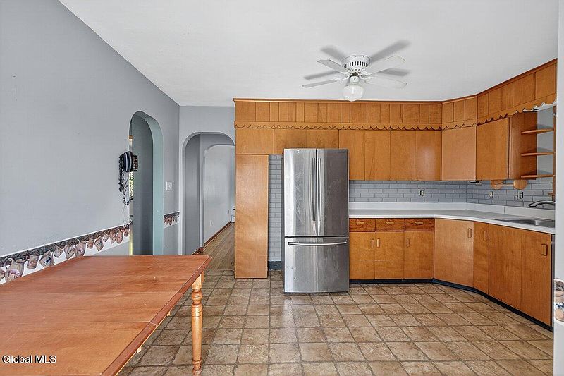 3rd image of 325 Hop City Road
