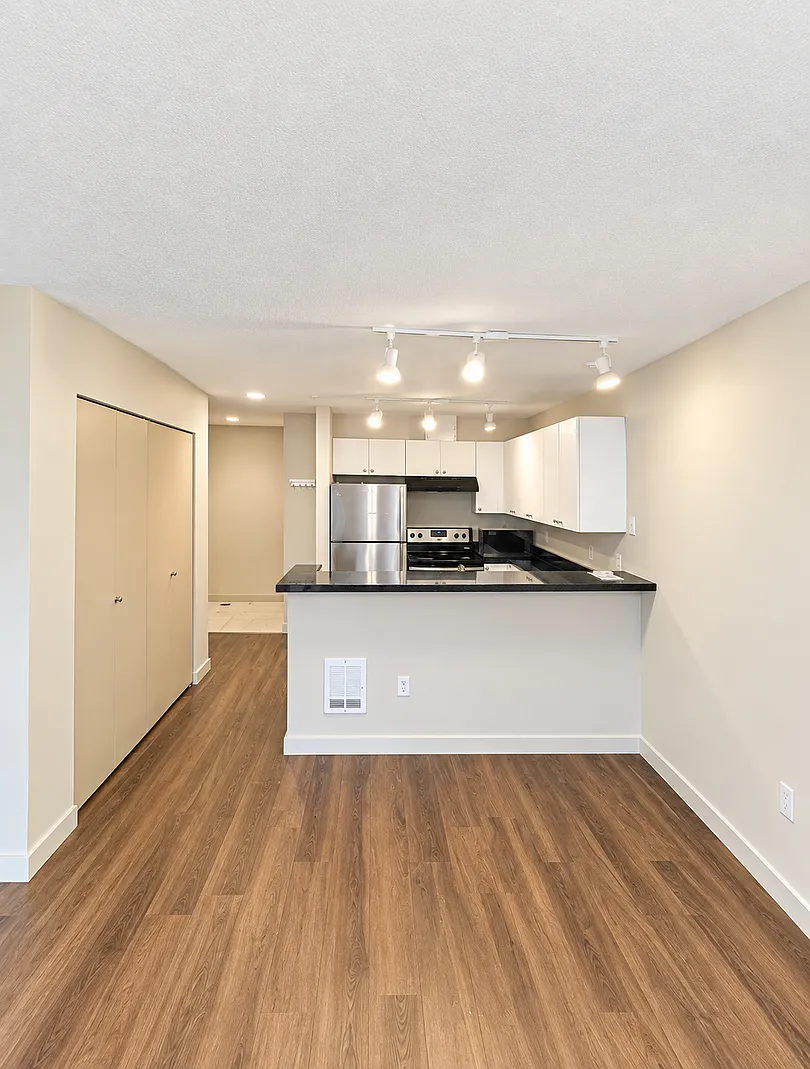1323 Boren Ave — Photo 2