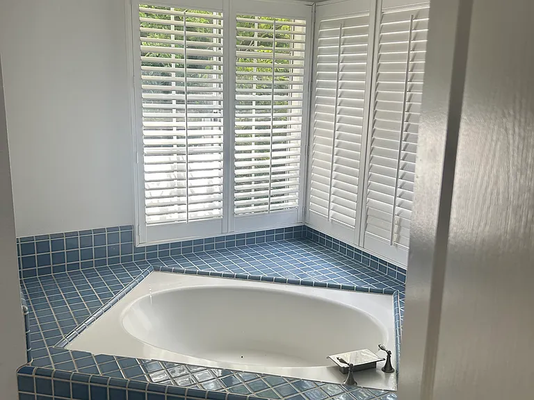 686 Pacific Cove Dr — Photo 2