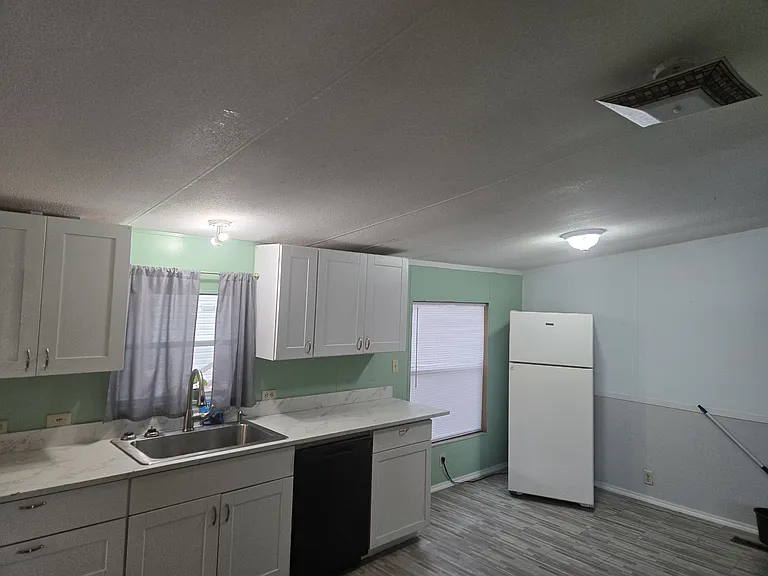 287 Lynn Dr — Photo 8