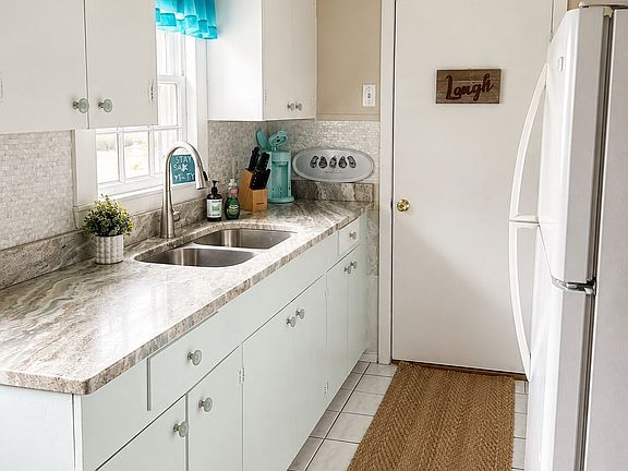 3rd image of 51 Northern Blvd #1