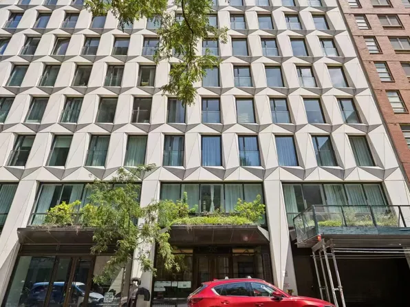 215 West 28th Street image 1 of 11