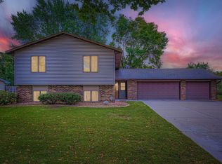 10826 Quaker Ln N, Maple Grove, MN 55369