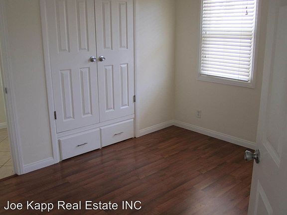 5th image of 117 W McFarlane Dr