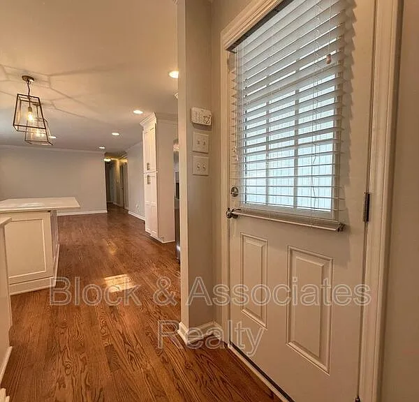 212 Sampson St — Photo 14