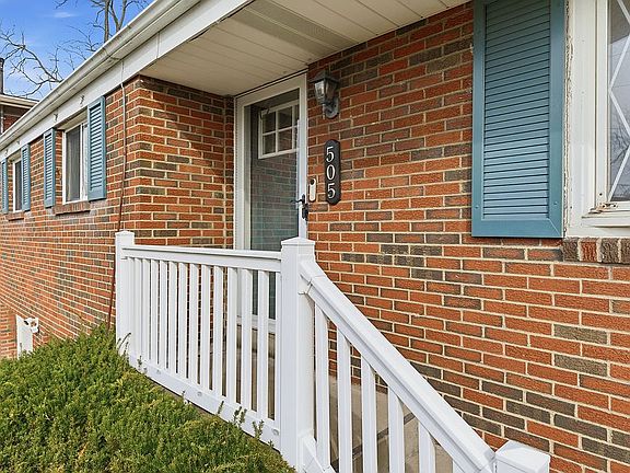 3rd image of 505 Pointview Rd