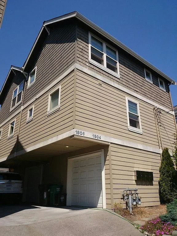 2 bed, 1.5 bath, 1050 sqft, $2,900 — Photo 2
