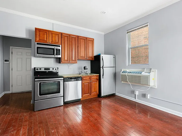 1422 Christian St #2R — Photo 4