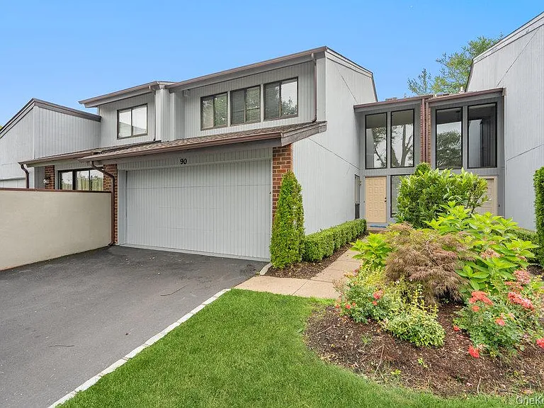 90 Foxwood Dr — Photo 26