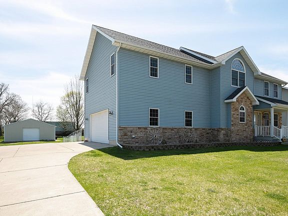 2nd image of 1696 Eagle Crest Dr