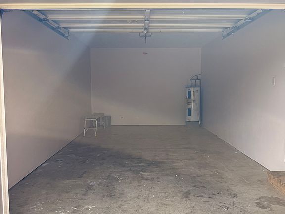 2nd image of 195 Lakeshore Rd #1