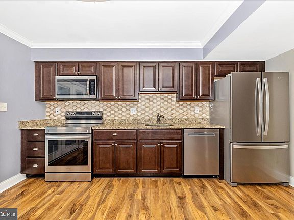 5th image of 557 Lancaster Pl