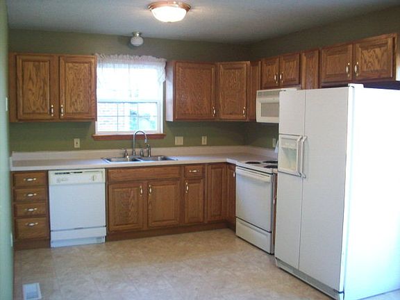 3rd image of 741 Kathy Ln