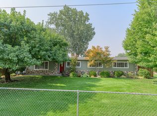 1402 Raydean Dr, Grants Pass, OR 97527