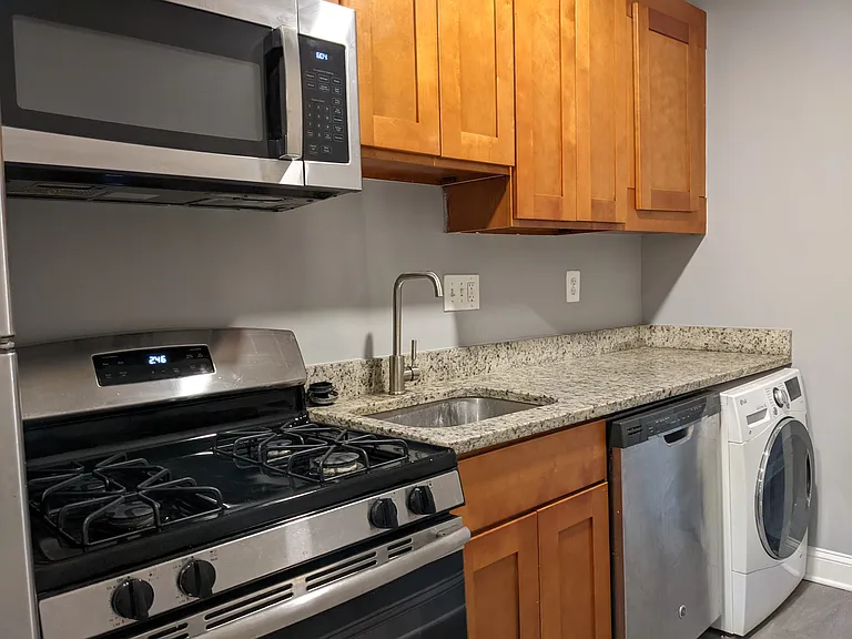 724 31st St SE #5 — Photo 5