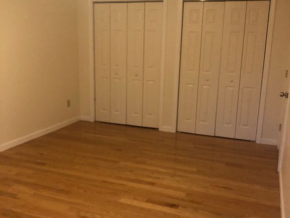 Bedroom w/ double closet
