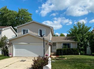 6837 Red Wing Dr, Woodridge, IL 60517