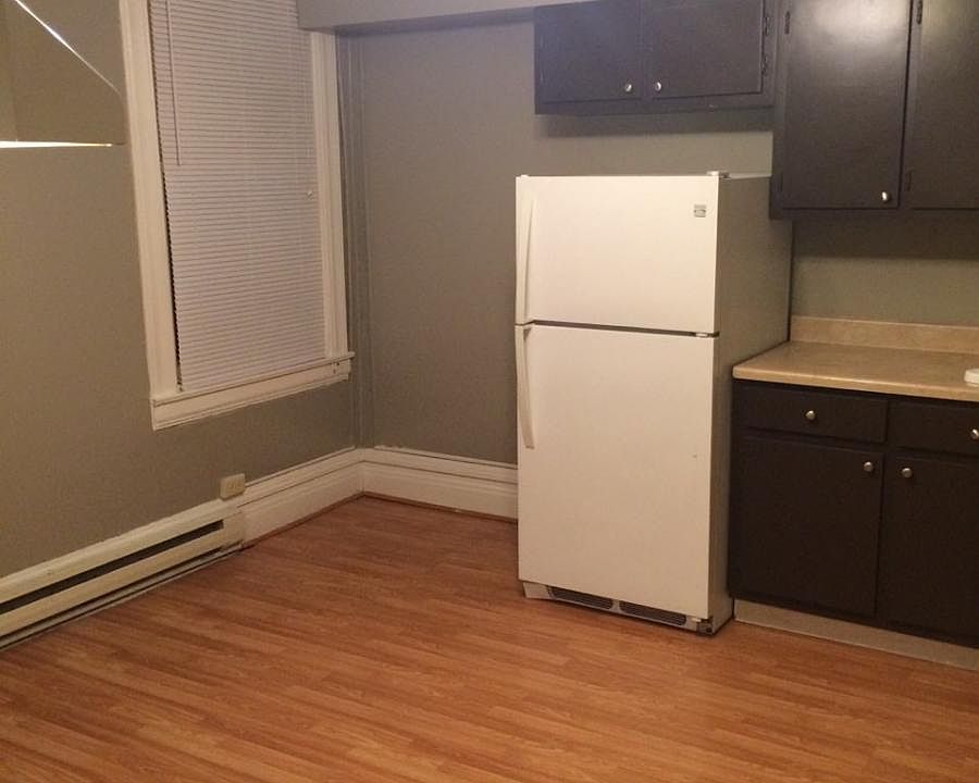 Eat-in kitchen