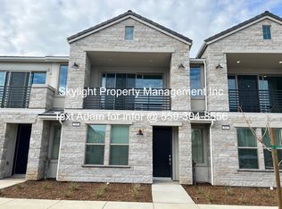 559 N Citadel Ln, Clovis, CA 93611
