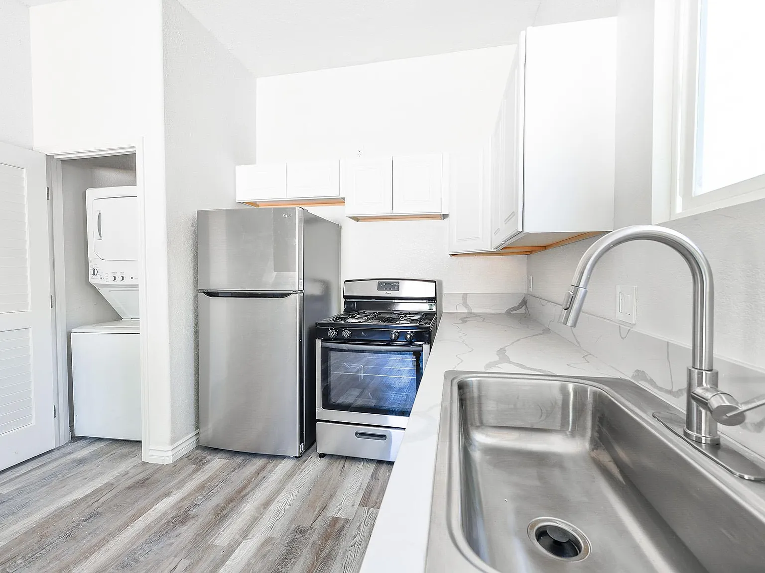 2 bed, 660 sqft, $2,395 — Photo 4