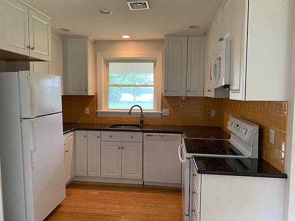 Kitchen has solid wood cabinets with self closing drawers, granite countertops, and nice views of the water to make doing dishes a little more fun (or you can use the dishwasher...)