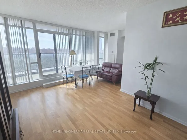 219 Fort York Blvd #711, Toronto, ON M5V 1B1