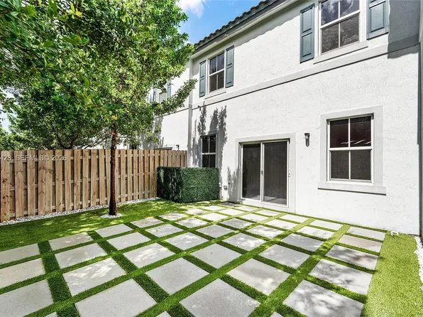 4669 NW 118th Ave, Coral Springs, FL 33076