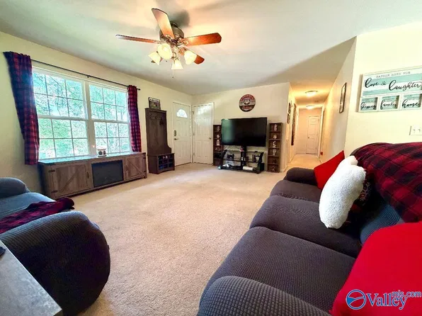 201 Tyler Ave NE, Fort Payne, AL 35967