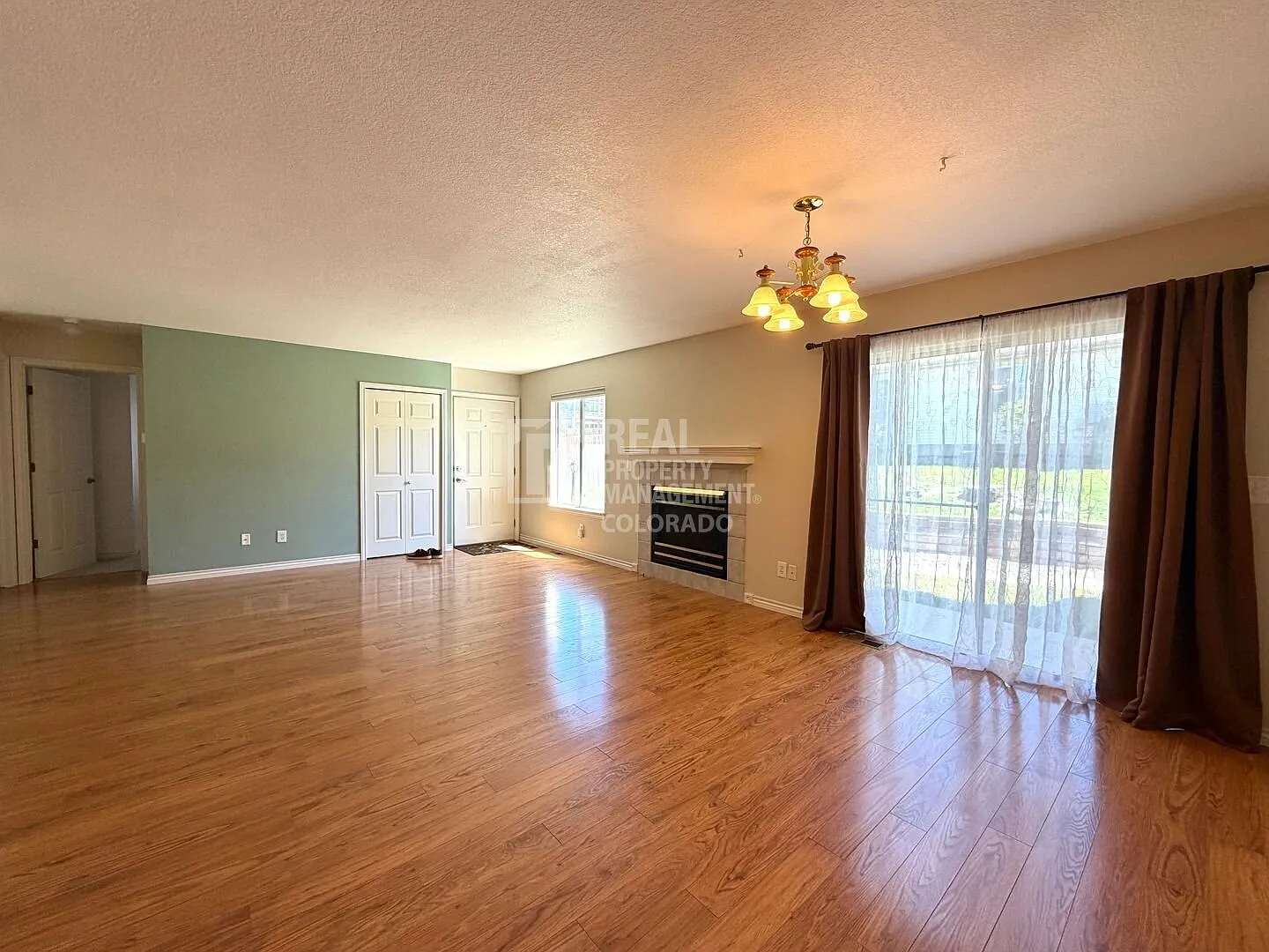 Spacious Castle Rock Home with Basement & Garage — Photo 4