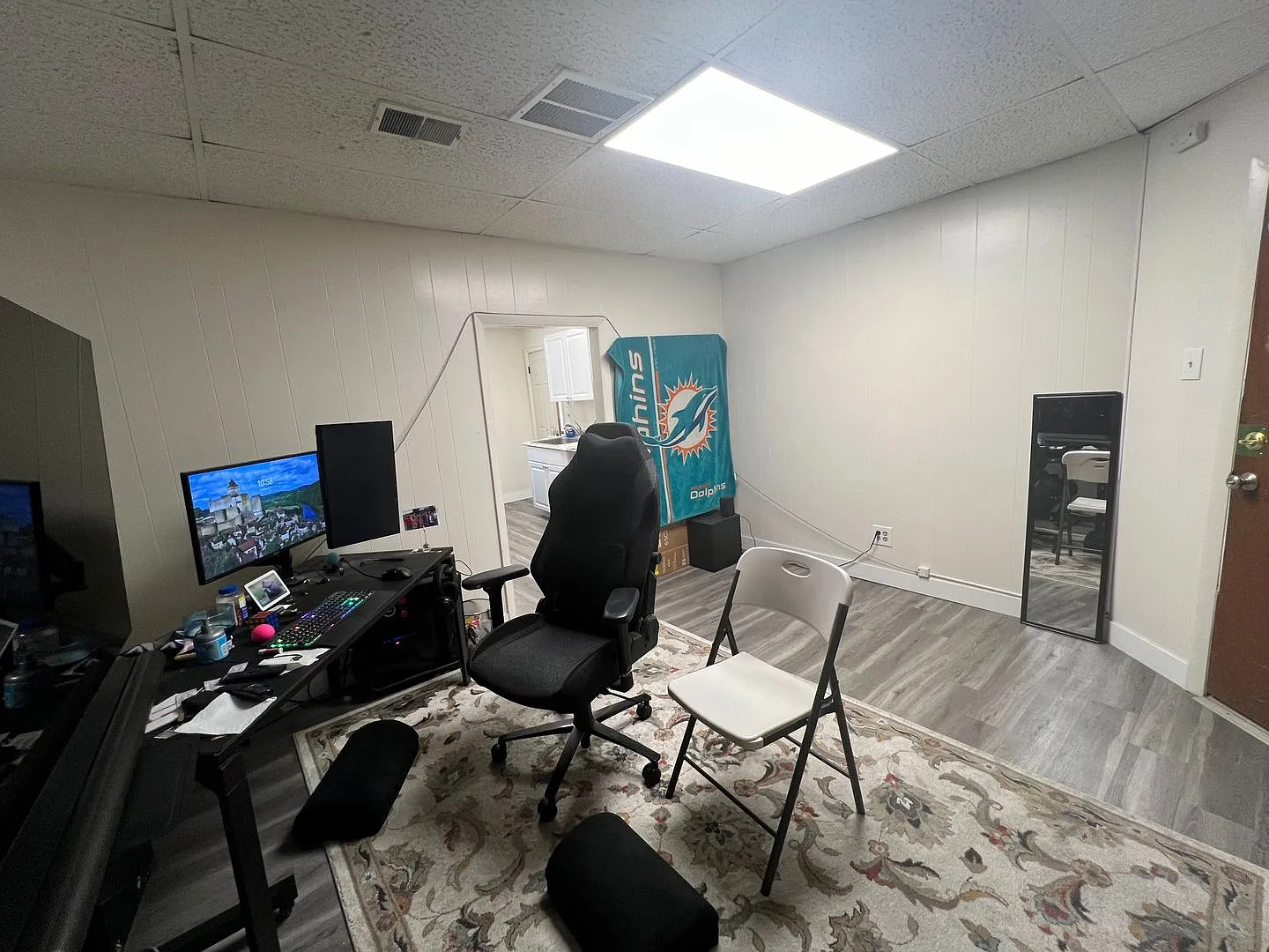Studio Apartment in the Heart of Golden! — Photo 3