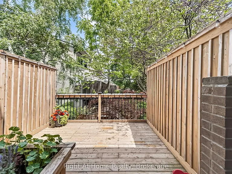 109 Brant St — Photo 43
