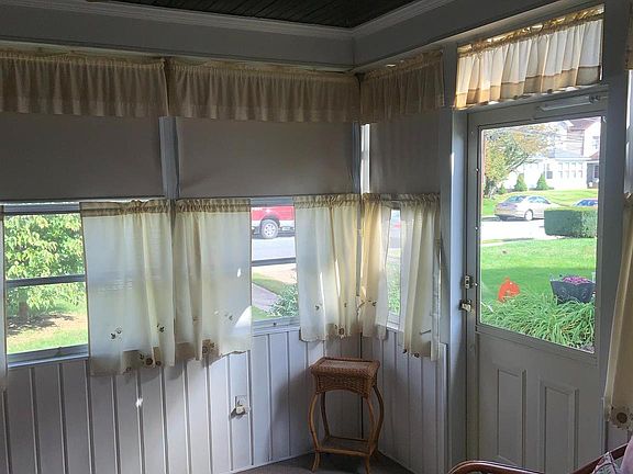 4th image of 726 Collenbrook Ave