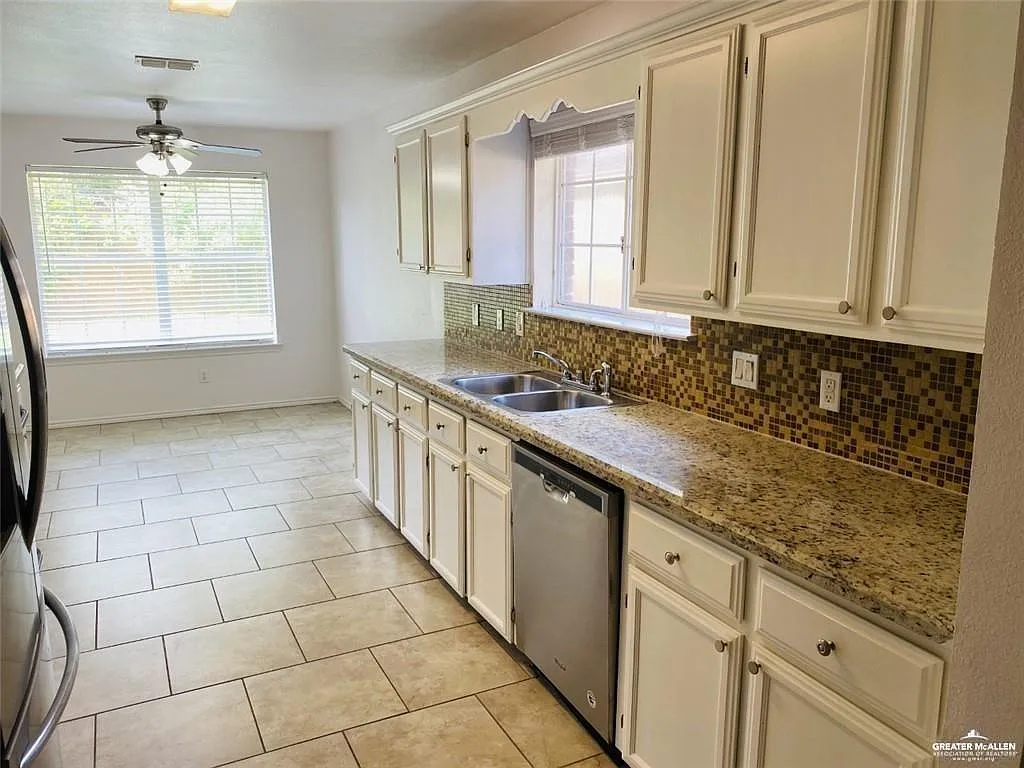 4 bed, 2.0 bath, 1928 sqft, $2,000 — Photo 3