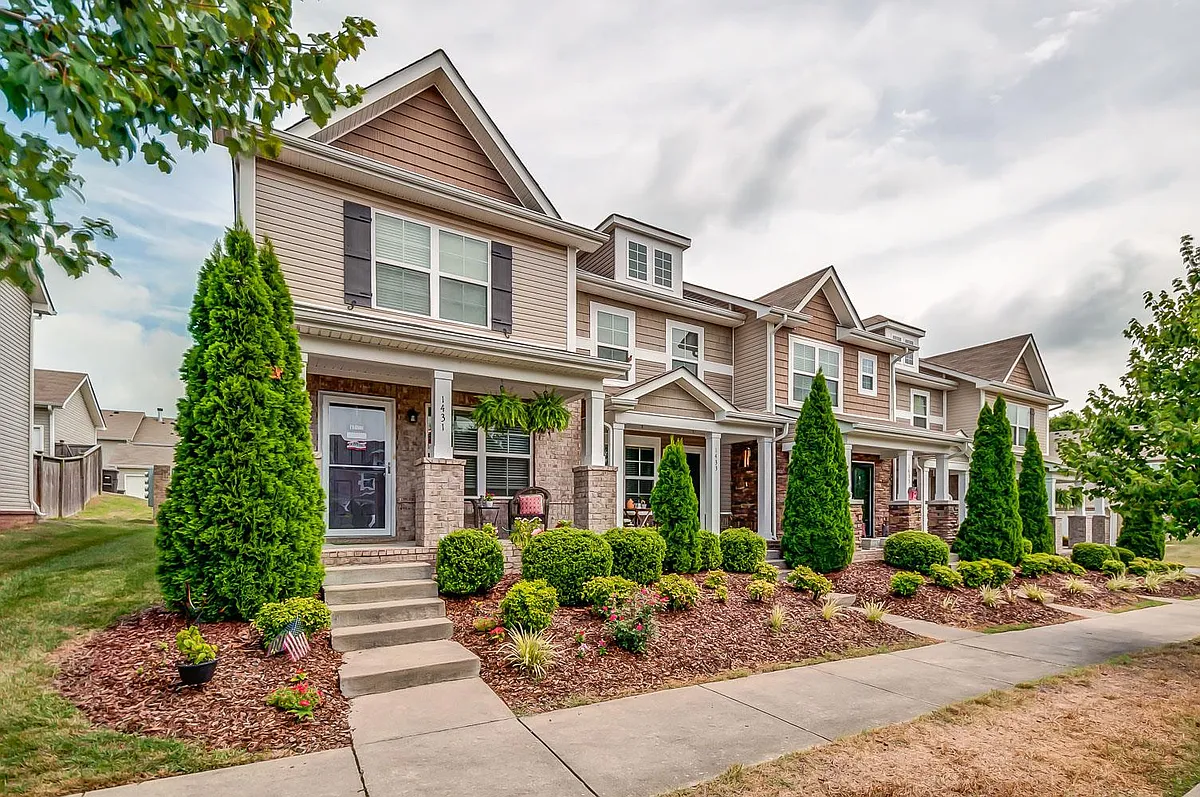 Building Photo - 1431 Riverbrook Dr #1
