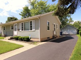 2716 W Cheyenne Rd, Waukegan, IL 60087