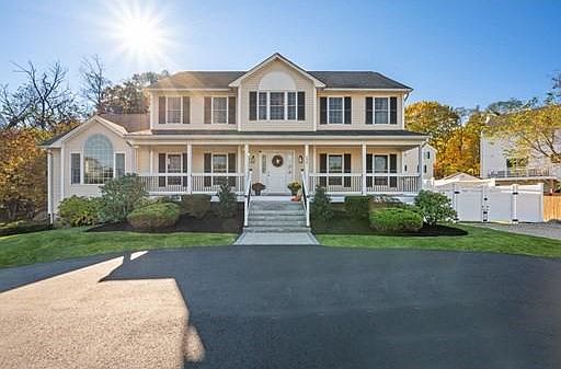 2nd image of 244 Lynnfield St