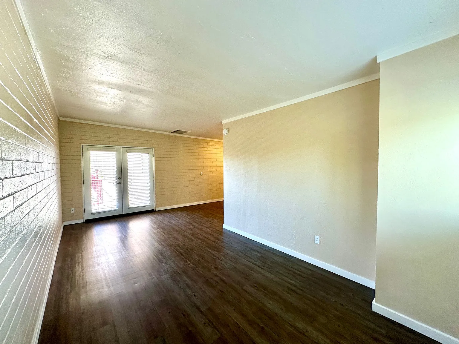 Bel Air Apartments — Photo 3