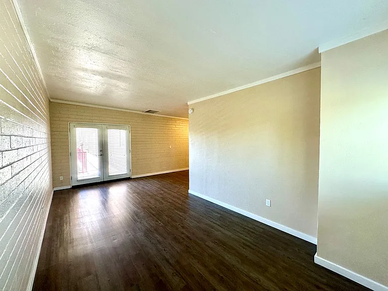 Bel Air Apartments — Photo 3