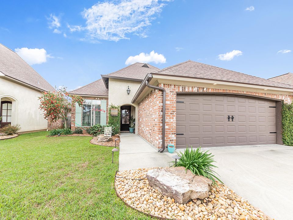 1st image of 210 Bayou Parc Dr