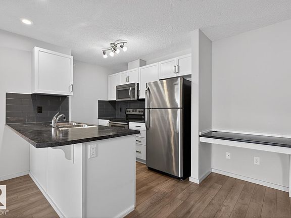 4th image of 390 Windermere Rd NW #426