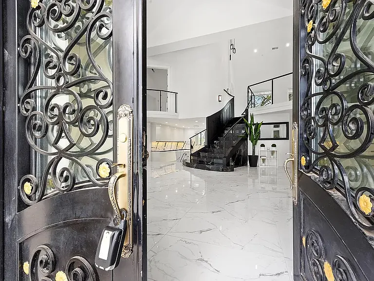 9425 S Wales Way — Photo 2