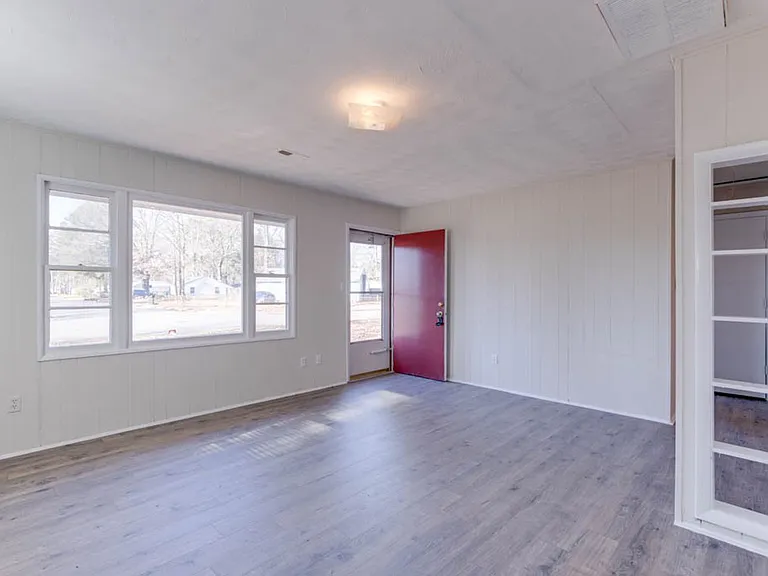 106 Pine Grove Ave — Photo 8