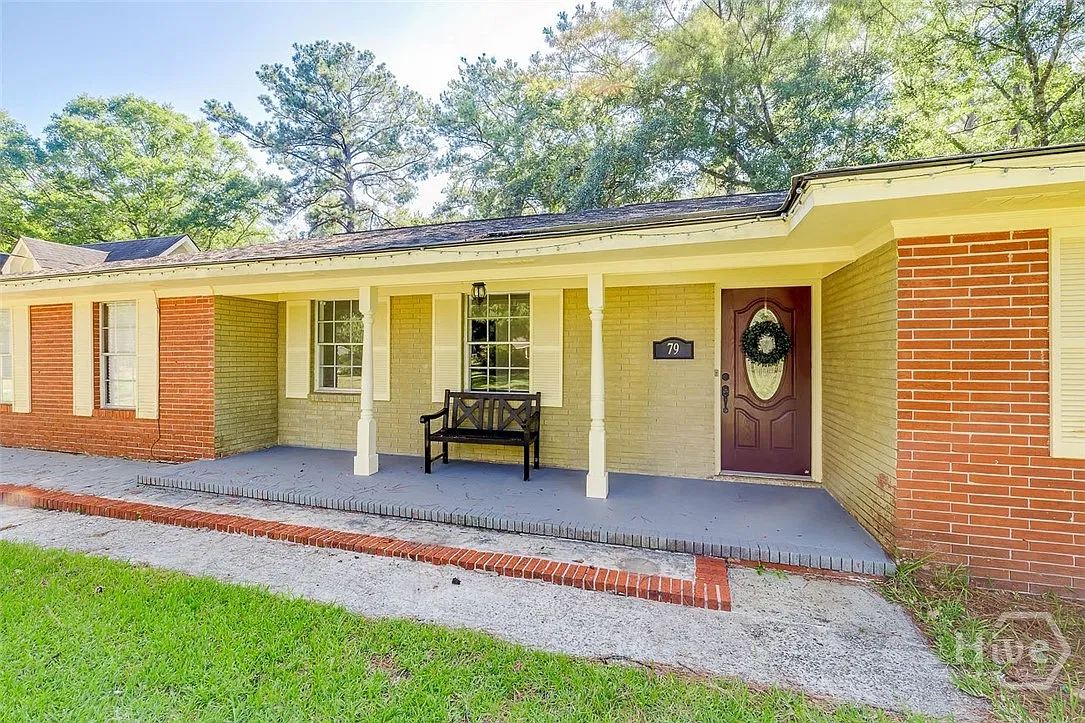 5 bed, 3.0 bath, 2500 sqft, $2,400 — Photo 4