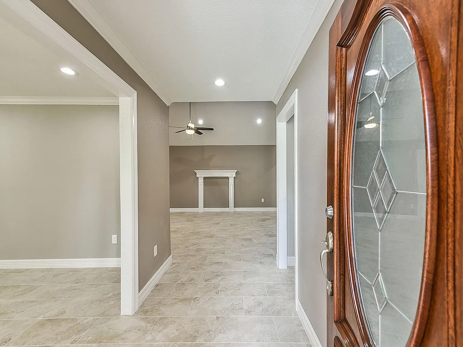 3 bed, 2.0 bath, 1823 sqft, $2,200 — Photo 2