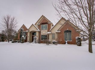 1630 Starbridge Dr, Brookfield, WI 53005