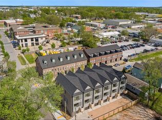 422 SW B St, Bentonville, AR 72712