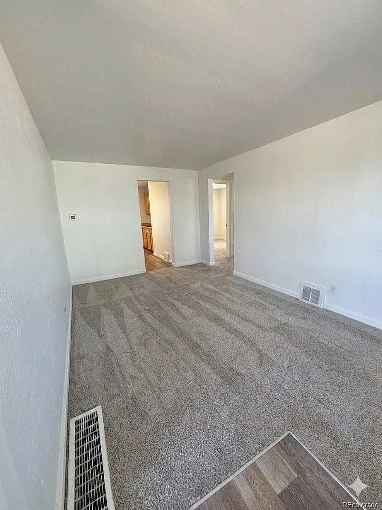 2 bed, 1.0 bath, 950 sqft, $1,099 — Photo 3