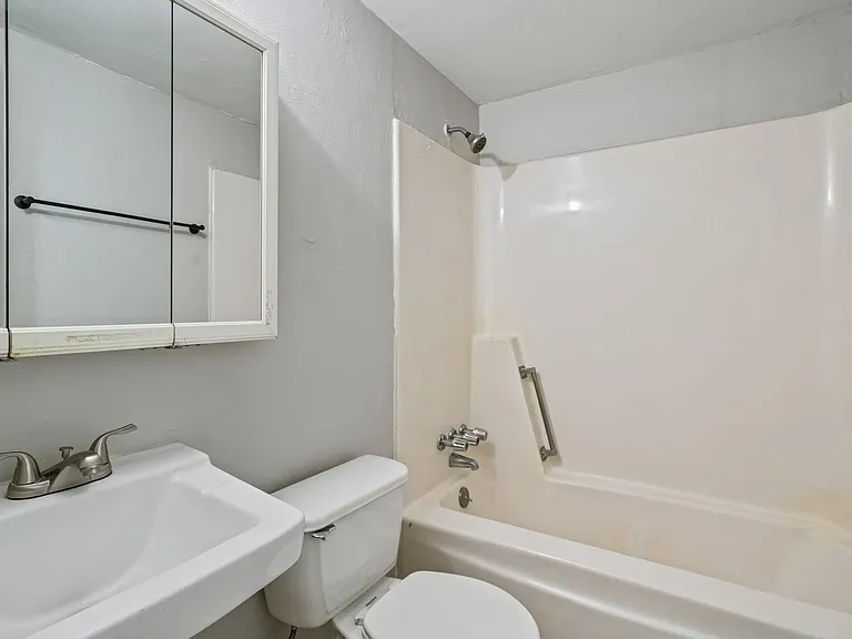 Baldwin Cathell Townhouses — Photo 43