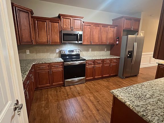 4th image of 4245 Pleasantburg Dr