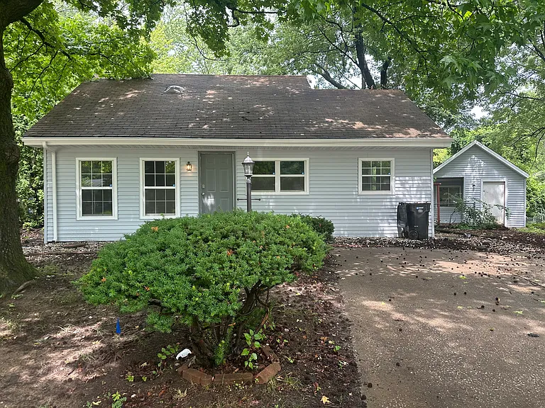 2815 Grants Pkwy — Photo 1